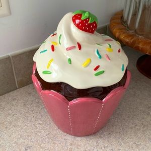 Cupcake cookie jar